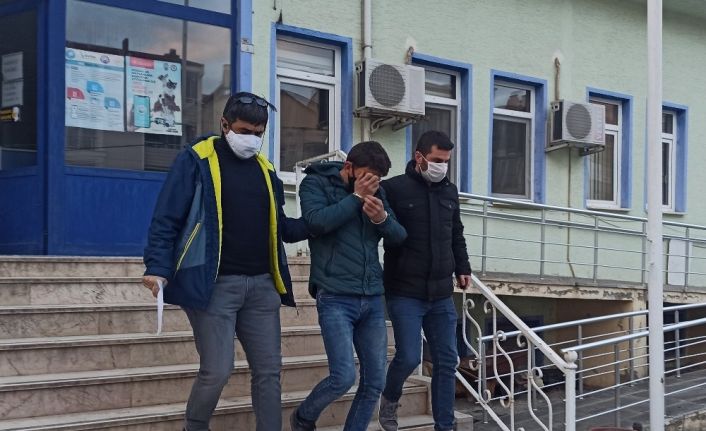 3 gün önce çalışmaya başladığı iş yerinin kasasından para çalan şahıs yakalandı