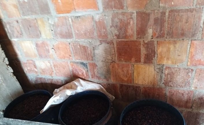 Adana’da yılbaşı öncesi 3 bin 520 litre sahte içki ele geçirildi