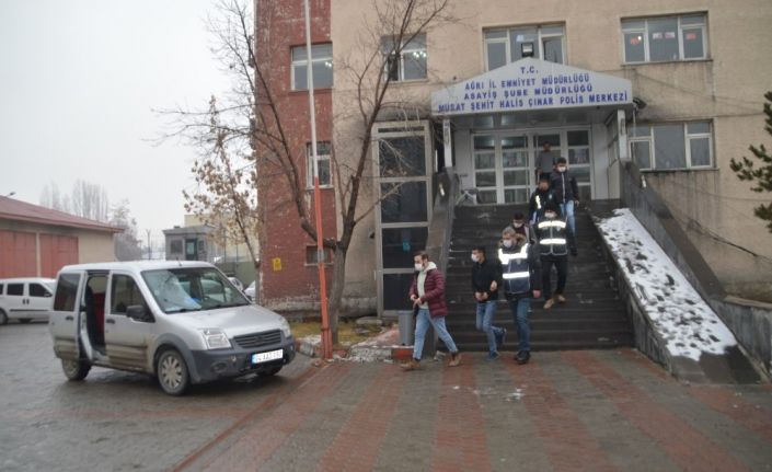 Ağrı’da hırsızlık zanlısı 3 kişiden 2 si tutuklandı