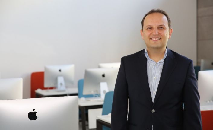 AGÜ Öğretim Üyesi Prof. Dr. Güngör’e Türkiye Bilişim Derneği’nden Bilim Ödülü