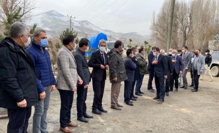 AK Parti heyeti İran sınırında