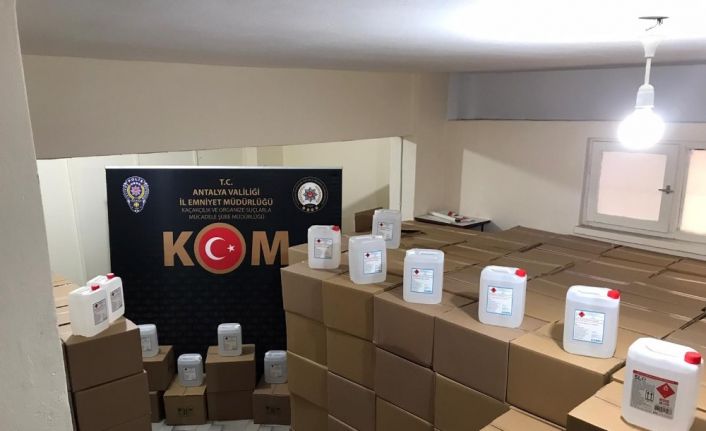 Antalya’da 15,5 ton sahte içki yılbaşı öncesi piyasaya sürülmeden ele geçirildi