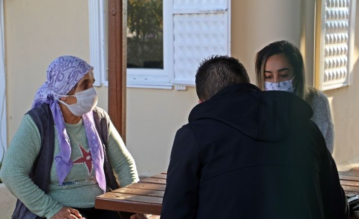 Antalya’da pes dedirten kapkaç: Para dolu cüzdanı bıraktı, iğneleri alıp kaçtı