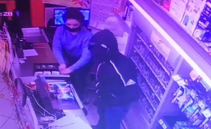 Avcılar’da markette soygun anı görüntüleri ortaya çıktı