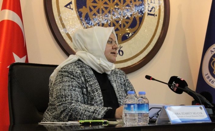 Bakan Selçuk:” Temel hedefimiz Türk İşaret Dili üzerinde çalışmalar yaparak sağlık, hukuk ve eğitim gibi farklı alanlarda terminoloji geliştirebilmek”