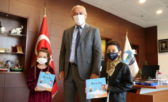 Başkan Tuncel’den evde kalan çocuklara kitap hediyesi