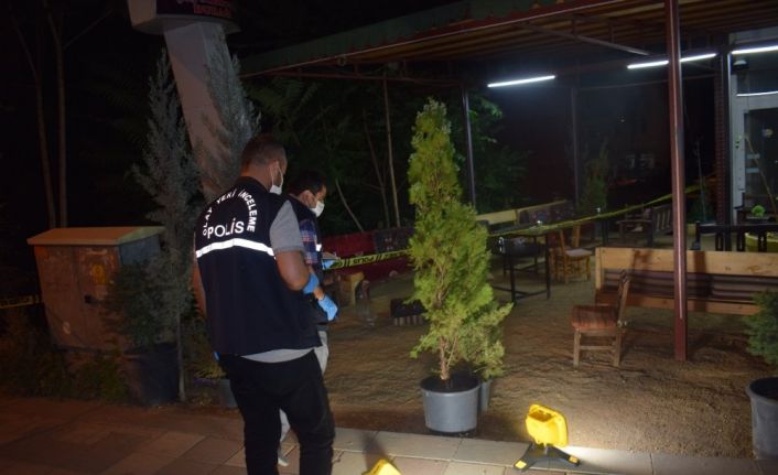 Bir kişinin öldüğü 2 kişinin de yaralandığı silahlı saldırı olayının failleri tutuklandı