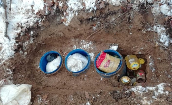 Bitlis’te 3 sığınak ve yaşam malzemeleri ele geçirildi