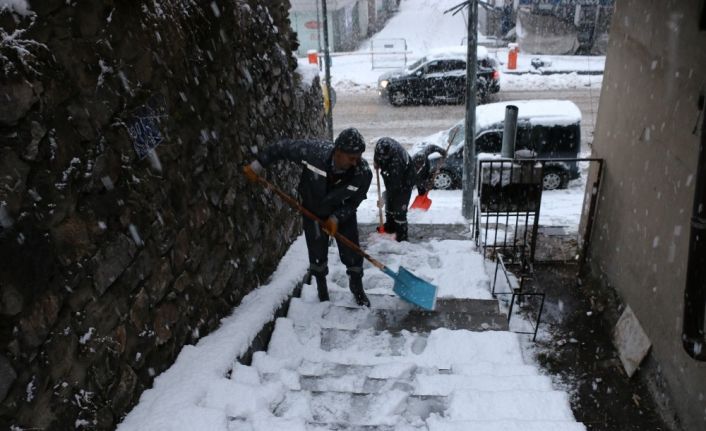 Bitlis’te 87 köy yolu ulaşıma kapalı