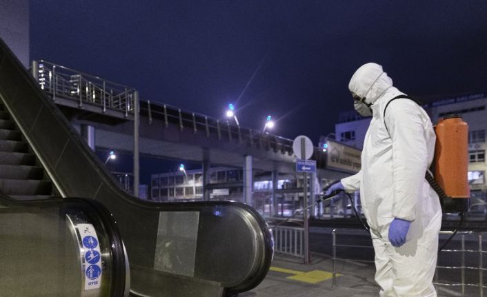 Büyükşehir, 2.5 milyon maske dağıttı, 80 bin litre dezenfektan ile şehri dezenfekte etti