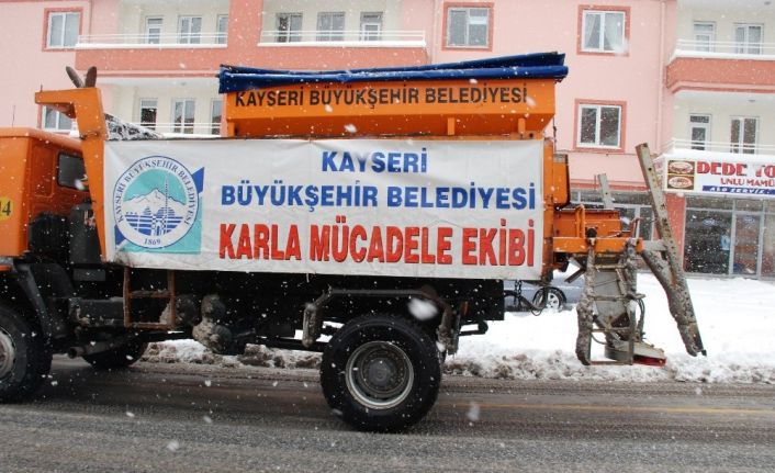 Büyükşehir’in 125 araç ve 273 personeli karla mücadele için hazır kıta
