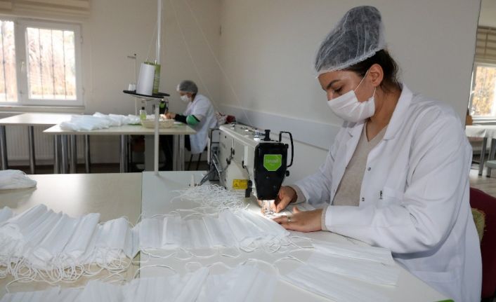 Çankaya Belediyesi ihtiyaçlar doğrultusunda günlük 3 bin 500 maske üretiyor