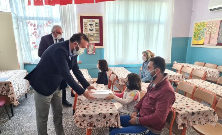 ‘Cehaletin elinden bir kız çocuğunu daha çekip alsak’ dedi, kitabıyla kampanya başlattı