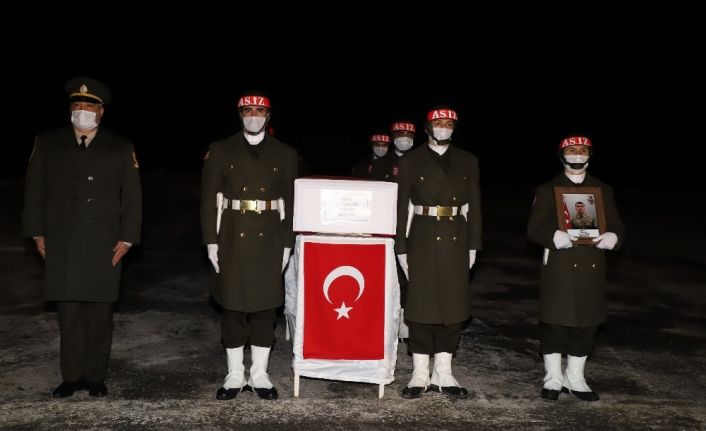Çığ altında kalarak şehit olan asker için Hakkari’de tören düzenlendi