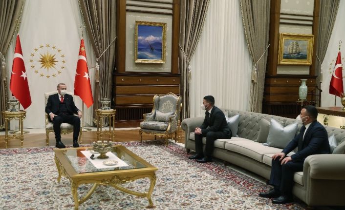 Cumhurbaşkanı Erdoğan, Avusturya’daki terör saldırısında kahraman olan iki Türk’ü kabul etti
