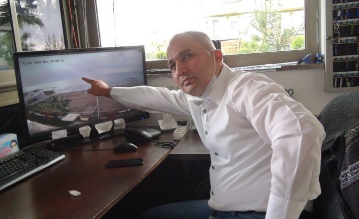 Deniz üzerinde belli aralıklarla ortaya çıkıyor, çıplak gözle seçilemiyor