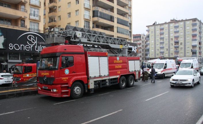 Diyarbakır’da gelinlikçide korkutan yangın: 1’i hamile 7 kadın dumandan etkilendi