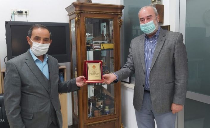 Gazeteciler cemiyeti’nden Mehmet Çelik’e teşekkür plaketi