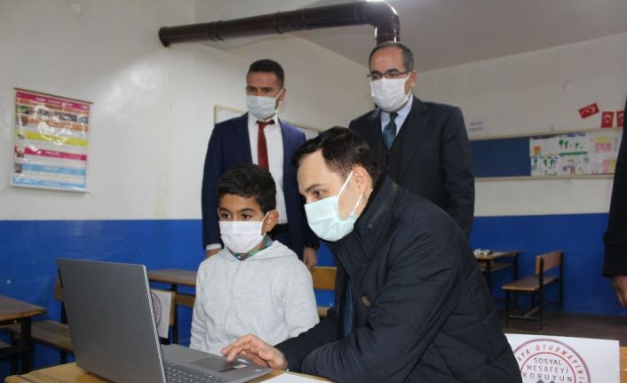 Gezici EBA destek noktası araçları öğrencilerle buluşuyor