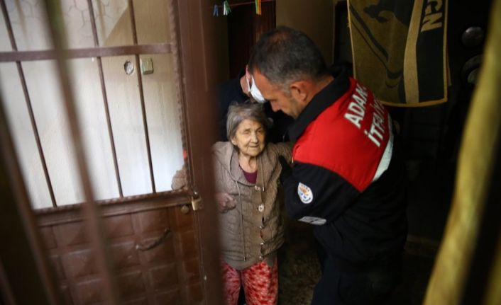 Görme engelli yaşlı kadını Can-Kur ekipleri kurtardı