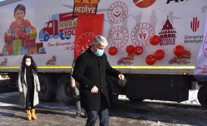 Hediye karavanı Bitlis’teki çocuklarla buluştu