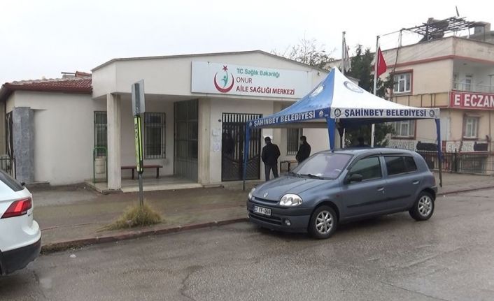 İçine tükürdüğü suyu doktorun üzerine atan Covid-19 şüphelisi serbest bırakıldı