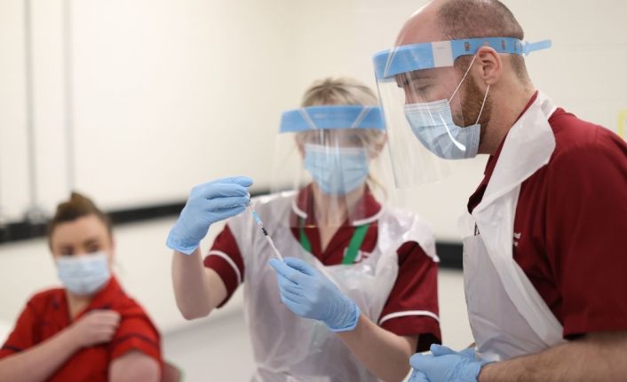 İngiltere’den Pfizer/BioNTech aşısına yönelik alerji uyarısı