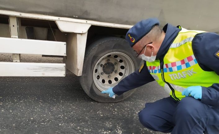 Isparta’da kış lastiği kullanmayan 41 sürücüye ceza uygulandı, 8 araç trafikten men edildi