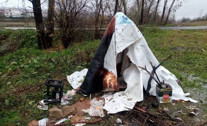 Israrla çadırda kalmak istedi, belediye ikna etti, “Benim evim Paris’te” dedi