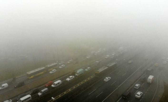 İstanbul’un bazı ilçelerinde sis görüş mesafesini düşürdü, drone ile havadan görüntülendi
