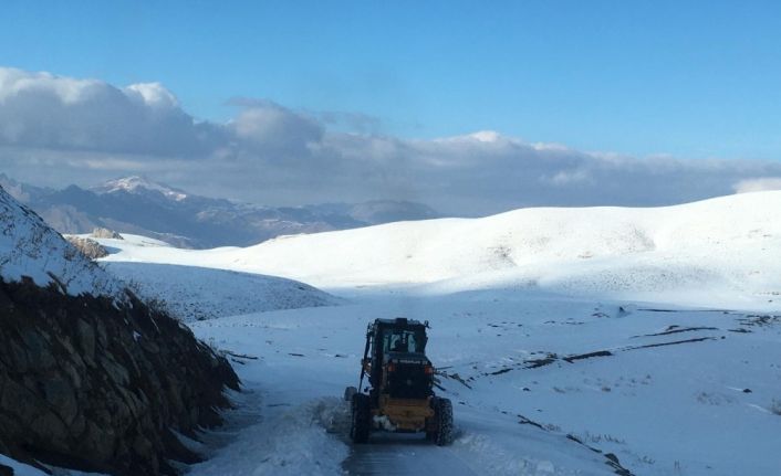 Kar yağışı sonrası 3 bin rakımlı yaylada kalan ailelere ulaşmak için seferber oldular
