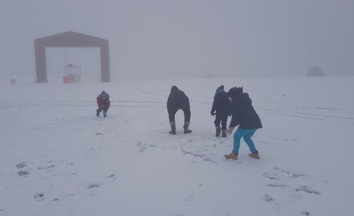 Karabük’te kar yağışını gören Keltepe Kayak merkezine koştu