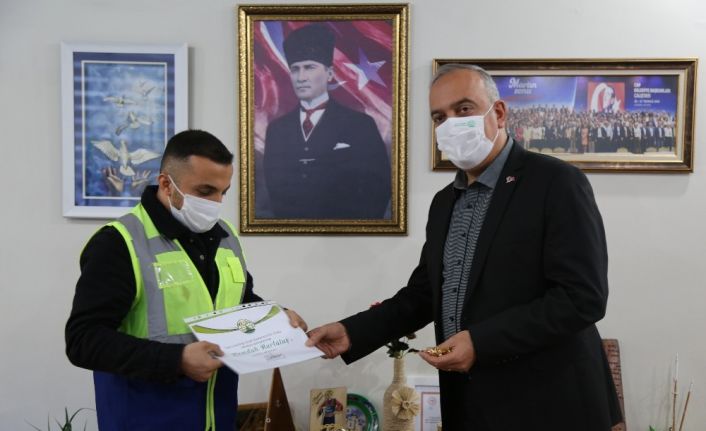 Karacayı kurtarmak için Çoruh nehrine atlayan belediye çalışanı tam altınla ödüllendirildi