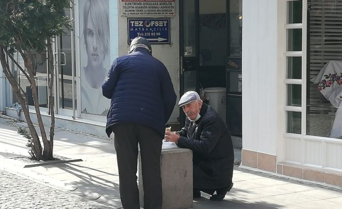 Karnı acıkan vatandaşlar sokağa döküldü