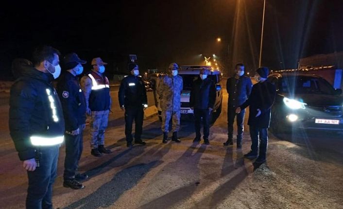 Kaymakam Arslantürk, sokağa çıkma kısıtlamasına uyulup uyulmadığını denetleyerek köylerde incelemede bulundu