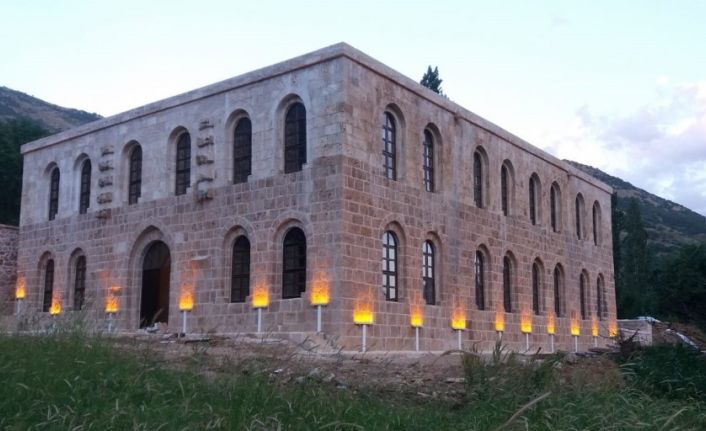 Kayme Sarayı’nın içki kutusu tasarımlarında kullanılmasına tepki