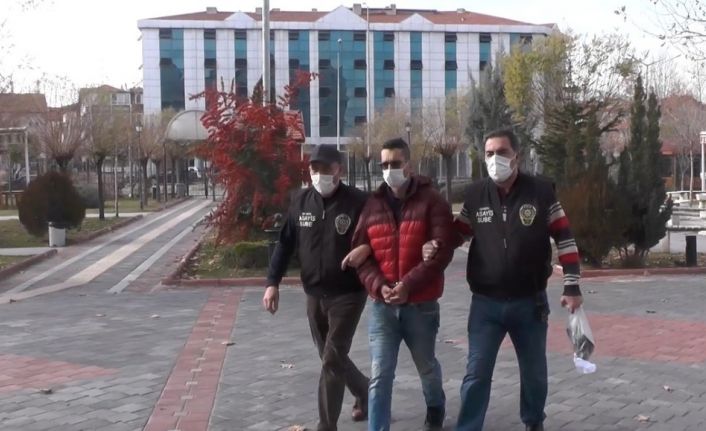 Kendilerini polis olarak tanıttılar, ‘vatan’ parolasıyla kapıyı açmasını istedikleri kadını dolandırdılar