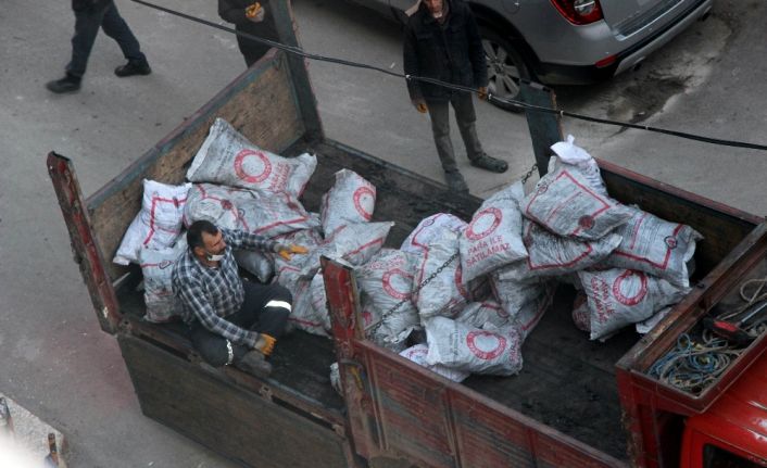 Kilis’te 14 bin dar gelirli aileye kömür dağıtımı sürüyor
