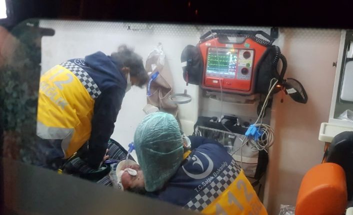 Kısıtlamayı delen alkollü sürücü, evine gitmek için durakta bekleyen kadına çarptı