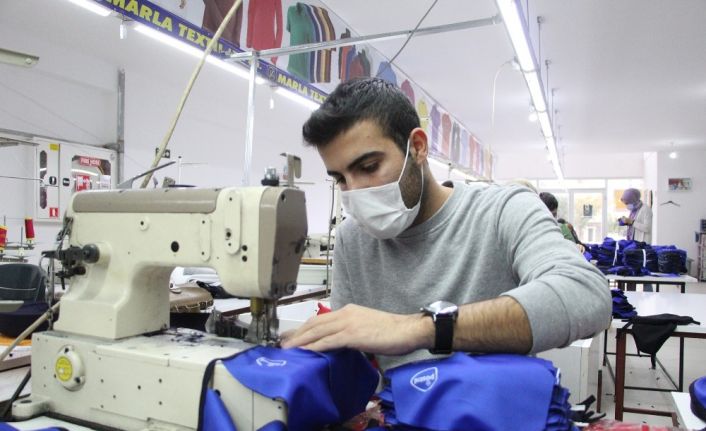 Konuşma engelli gencin azmi, KISGEB desteğiyle 25 kişiye ekmek kapısı oldu