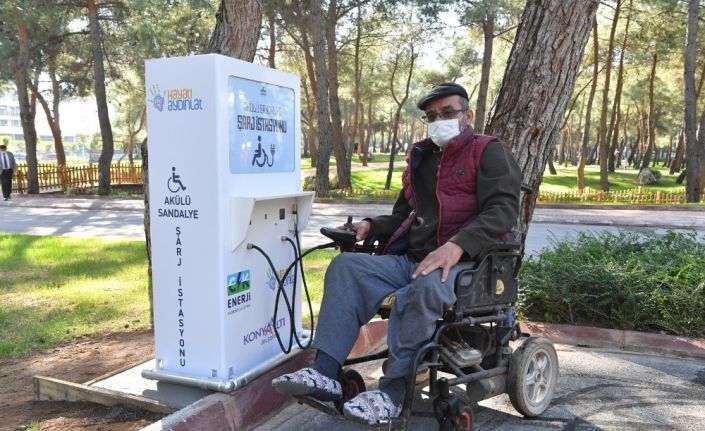 Konyaaltı’nda ‘akülü sandalye şarj istasyonu’ kuruldu