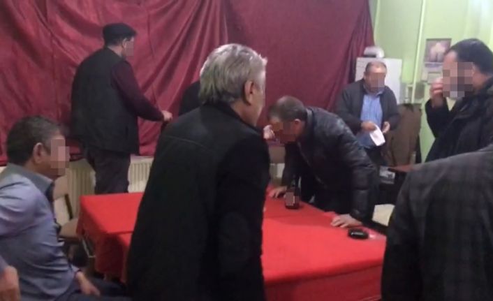 Kumar oynarken yakalanan 18 kişiye 78 bin 800 TL idari para cezası kesildi