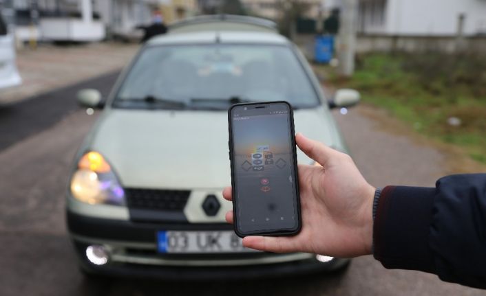 Lise öğrencisi, babasına ait 2003 model otomobili geliştirdiği yazılımla modifiye etti