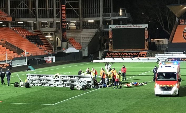 Lorient-Rennes maçının ardından üzerine projektör düşen görevli hayatını kaybetti