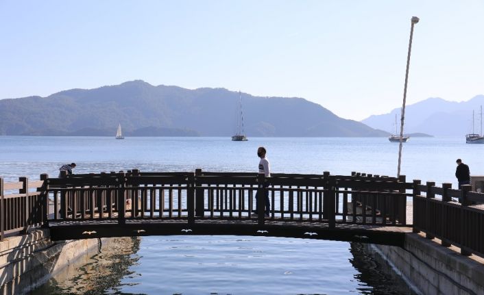 Marmaris Belediyesi’nden meydana yeni köprü