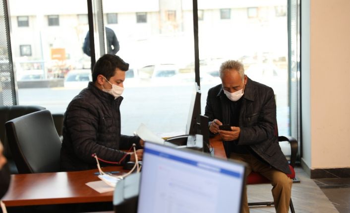 Melikgazi’ye gelen vatandaşın sağlığı için HES kodu almaya yardımcı olunuyor