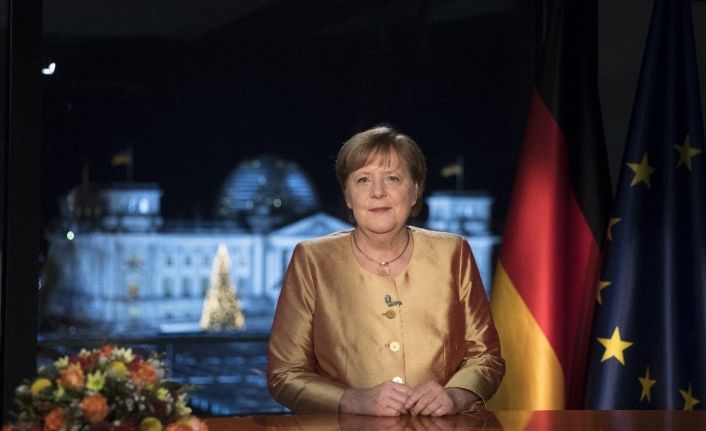 Merkel yeni yıl mesajında Uğur Şahin ve Özlem Türeci’den bahsetti