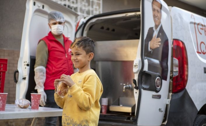 Mersin’deki Roman vatandaşlara ’1 ekmek 1 çorba’ hizmeti