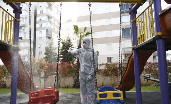 Muratpaşa’da binalar dezenfekte ediliyor