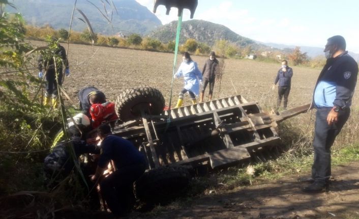 Ortaca’da traktör römorku devrildi: 1 ölü